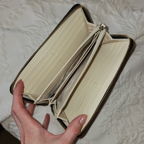 Kate Spade Wallet. Excellent condition. - Picture 4 of 5